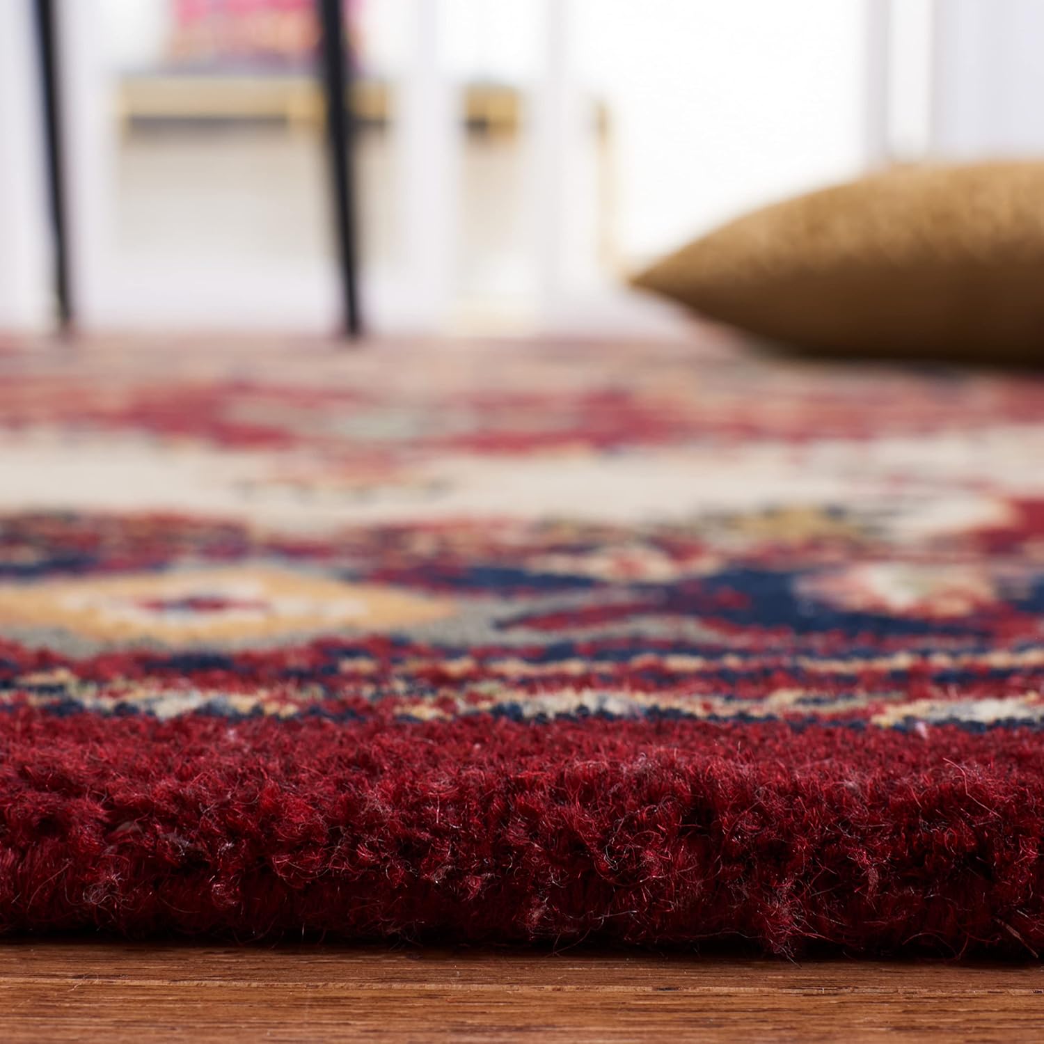 SAFAVIEH Area Rug 8x10 - Heritage Collection - Large - Red, Handmade Wool, Traditional Oriental Medallion Design, Ideal for Living Room, Bedroom, Dining Space (HG625A)