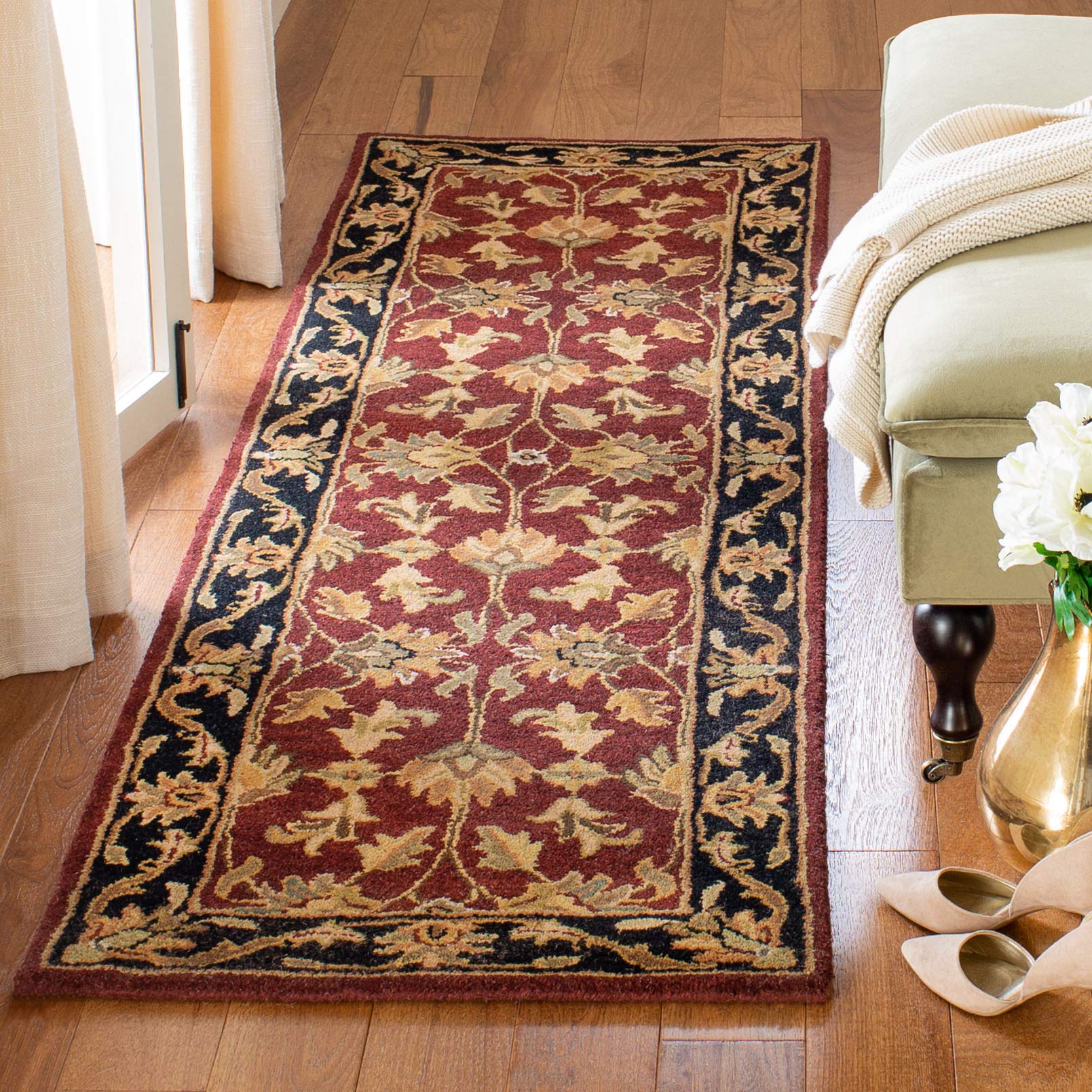 SAFAVIEH Heritage Collection Area Rug - 9' x 12', Black & Beige, Handmade Traditional Oriental Wool, Ideal for High Traffic Areas in Living Room, Bedroom (HG628B)