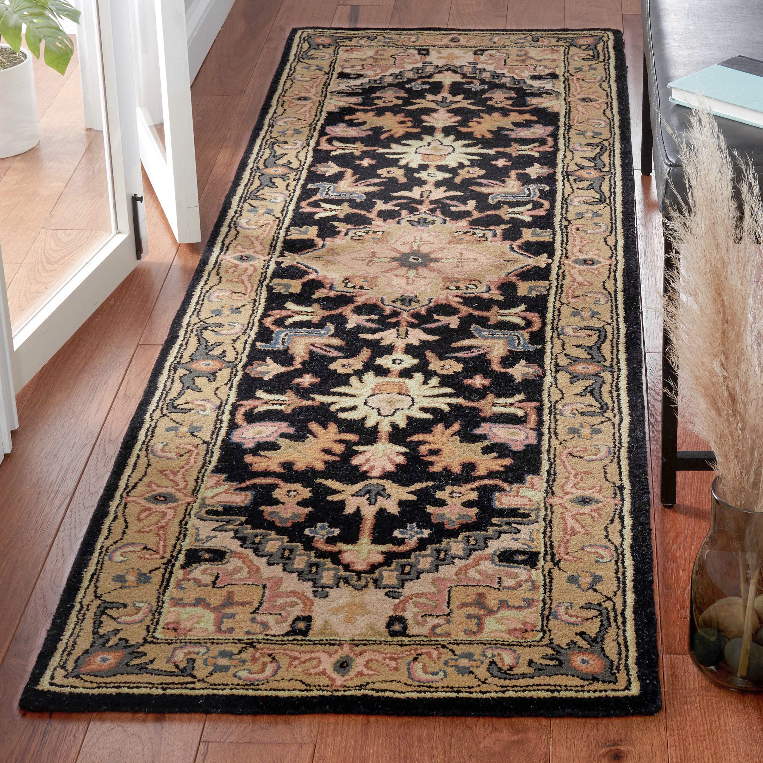 SAFAVIEH Area Rug 8x10 - Heritage Collection - Large - Red, Handmade Wool, Traditional Oriental Medallion Design, Ideal for Living Room, Bedroom, Dining Space (HG625A)