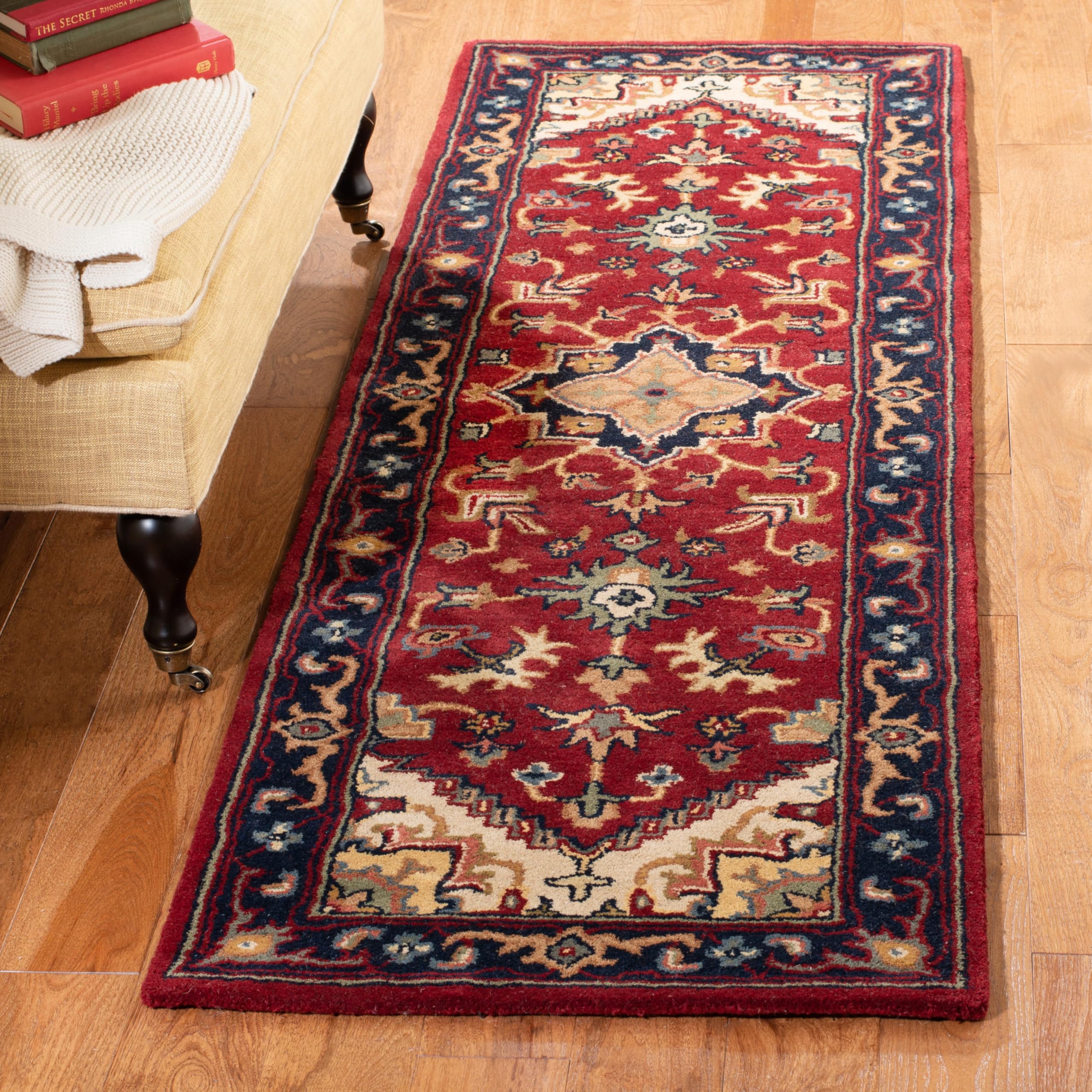 SAFAVIEH Area Rug 8x10 - Heritage Collection - Large - Red, Handmade Wool, Traditional Oriental Medallion Design, Ideal for Living Room, Bedroom, Dining Space (HG625A)