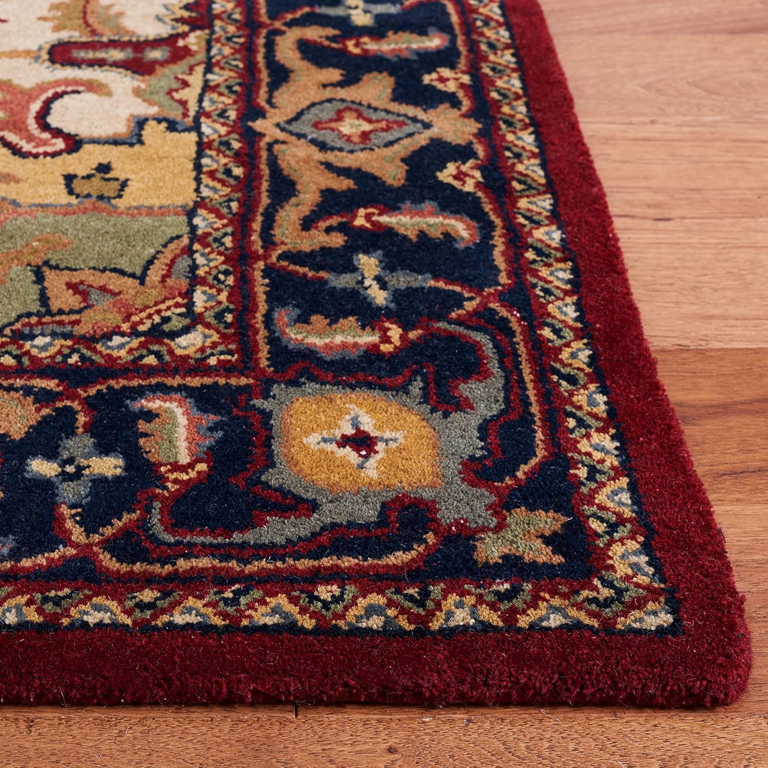 SAFAVIEH Area Rug 8x10 - Heritage Collection - Large - Red, Handmade Wool, Traditional Oriental Medallion Design, Ideal for Living Room, Bedroom, Dining Space (HG625A)