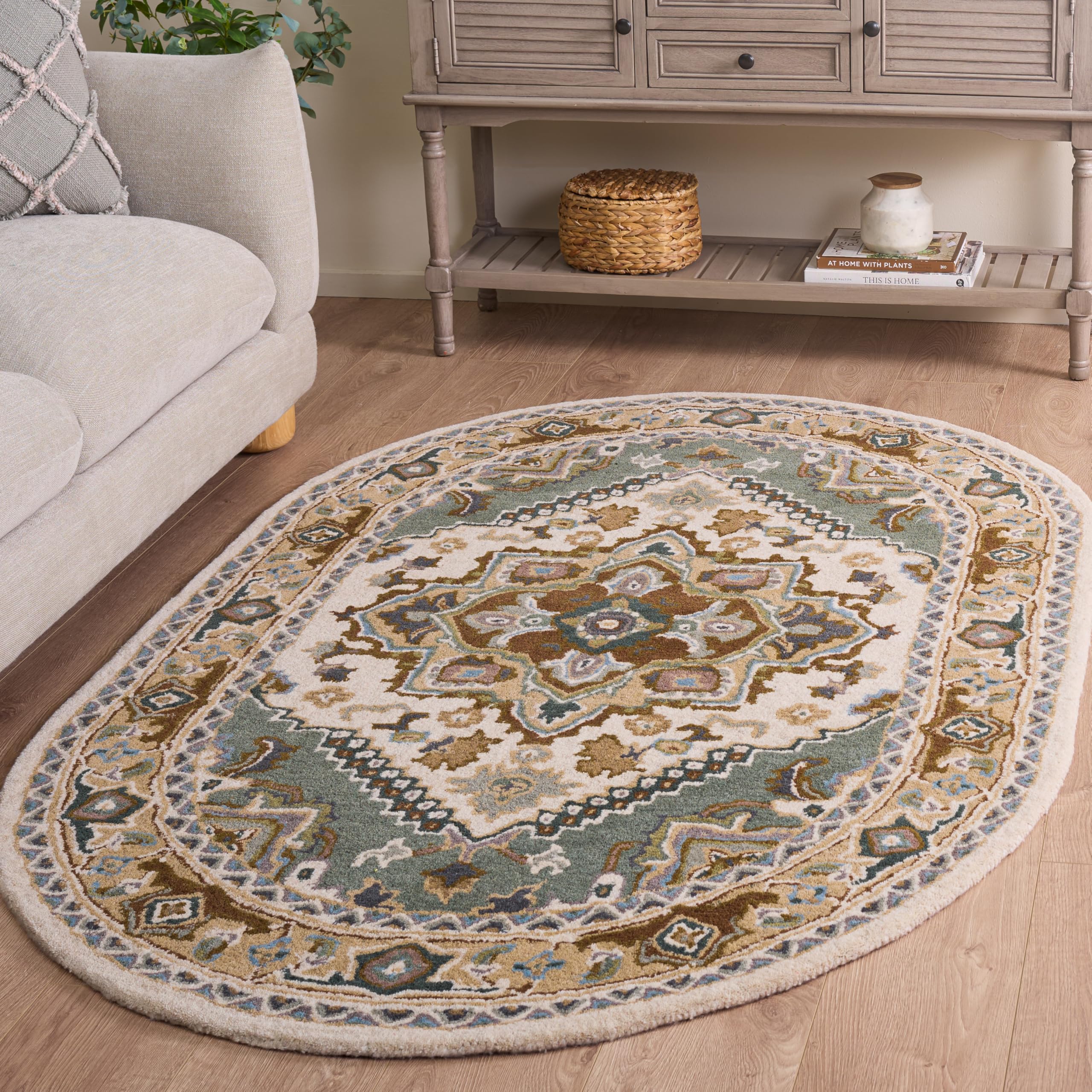 SAFAVIEH Area Rug 8x10 - Heritage Collection - Large - Red, Handmade Wool, Traditional Oriental Medallion Design, Ideal for Living Room, Bedroom, Dining Space (HG625A)