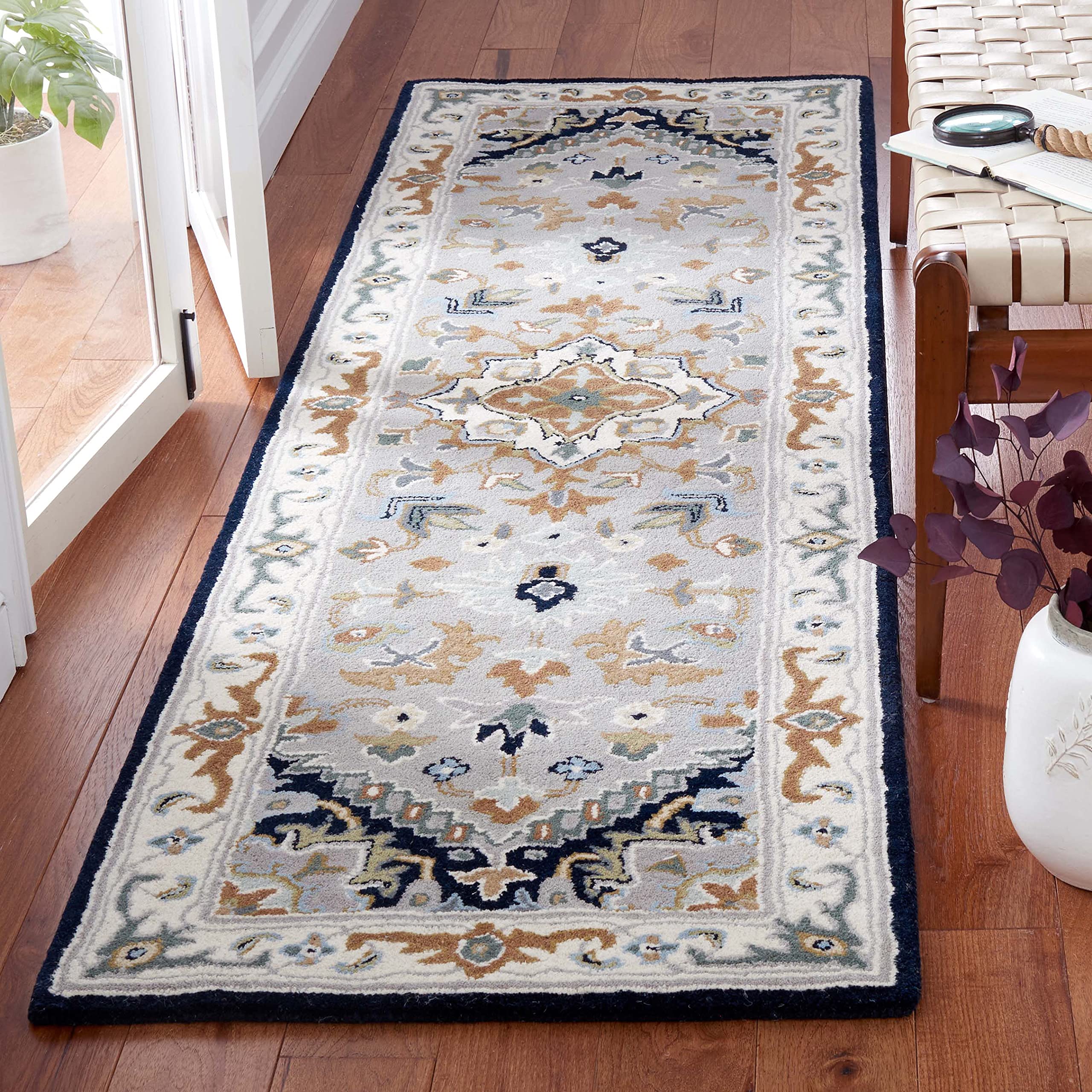 SAFAVIEH Area Rug 8x10 - Heritage Collection - Large - Red, Handmade Wool, Traditional Oriental Medallion Design, Ideal for Living Room, Bedroom, Dining Space (HG625A)