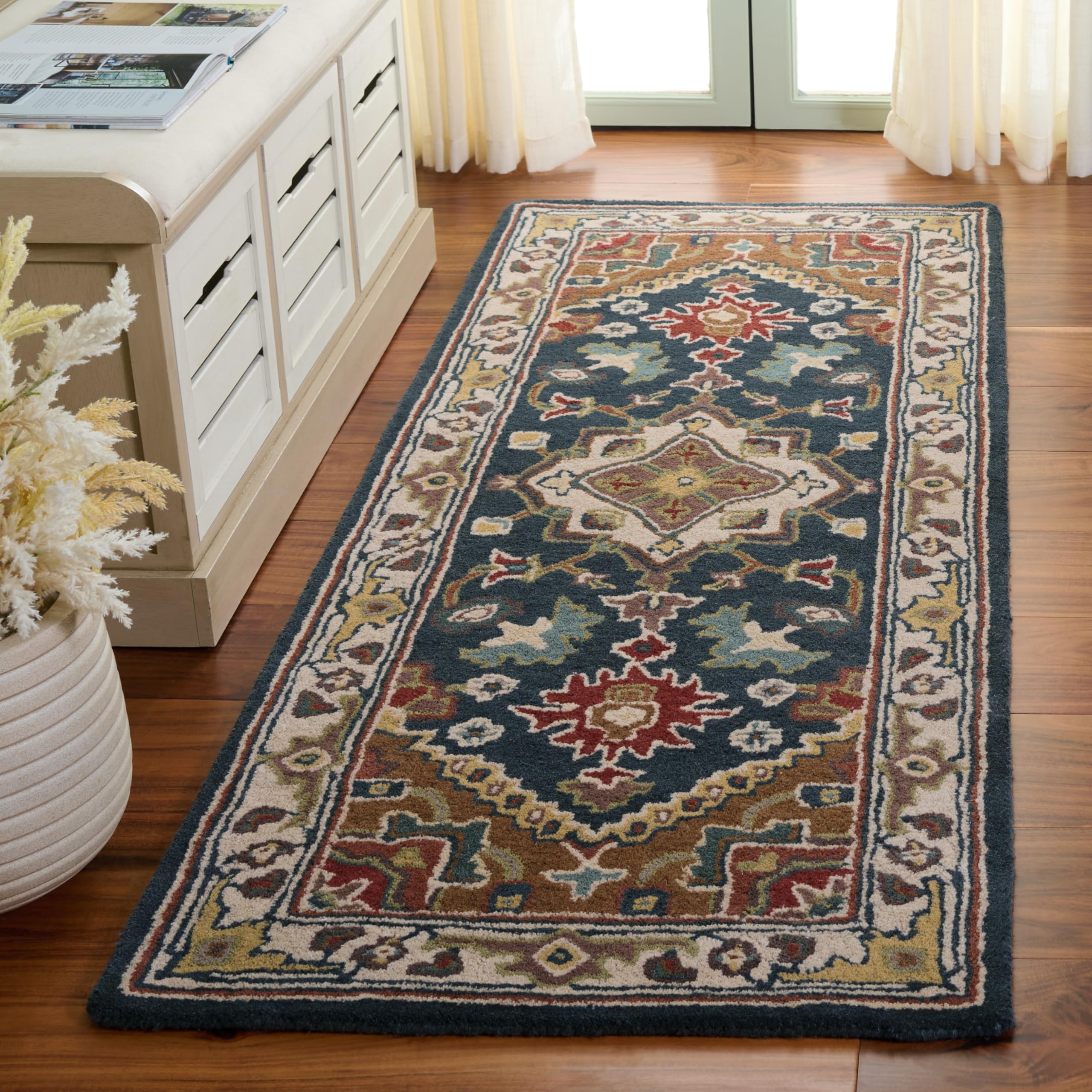 SAFAVIEH Area Rug 8x10 - Heritage Collection - Large - Red, Handmade Wool, Traditional Oriental Medallion Design, Ideal for Living Room, Bedroom, Dining Space (HG625A)