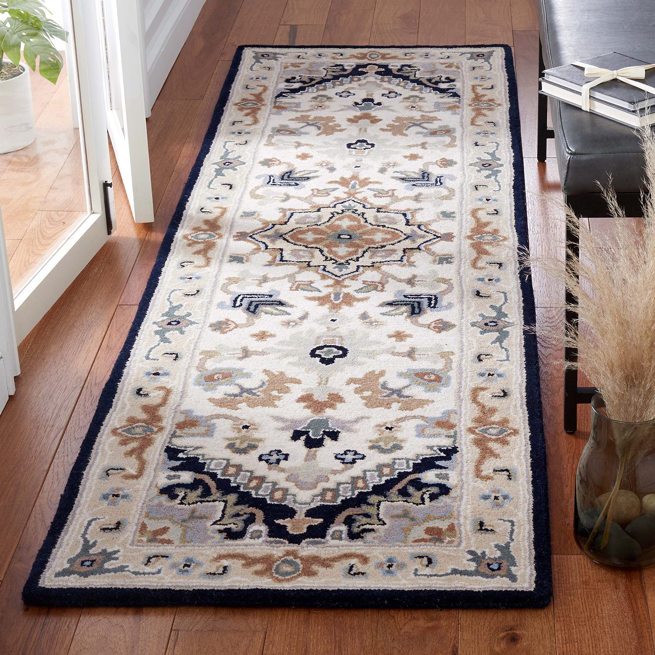 SAFAVIEH Area Rug 8x10 - Heritage Collection - Large - Red, Handmade Wool, Traditional Oriental Medallion Design, Ideal for Living Room, Bedroom, Dining Space (HG625A)