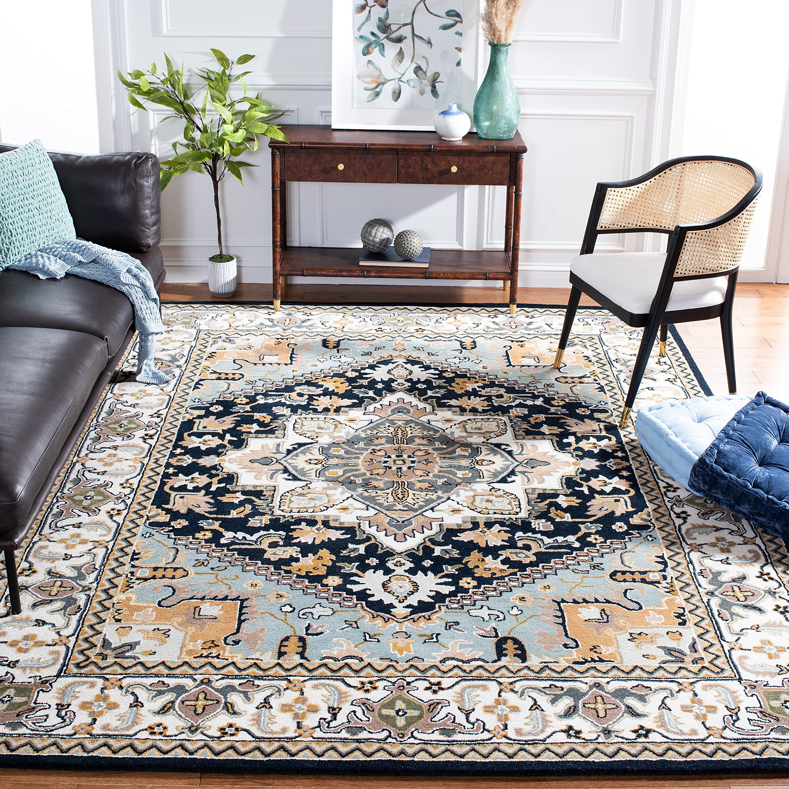 SAFAVIEH Area Rug 8x10 - Heritage Collection - Large - Red, Handmade Wool, Traditional Oriental Medallion Design, Ideal for Living Room, Bedroom, Dining Space (HG625A)