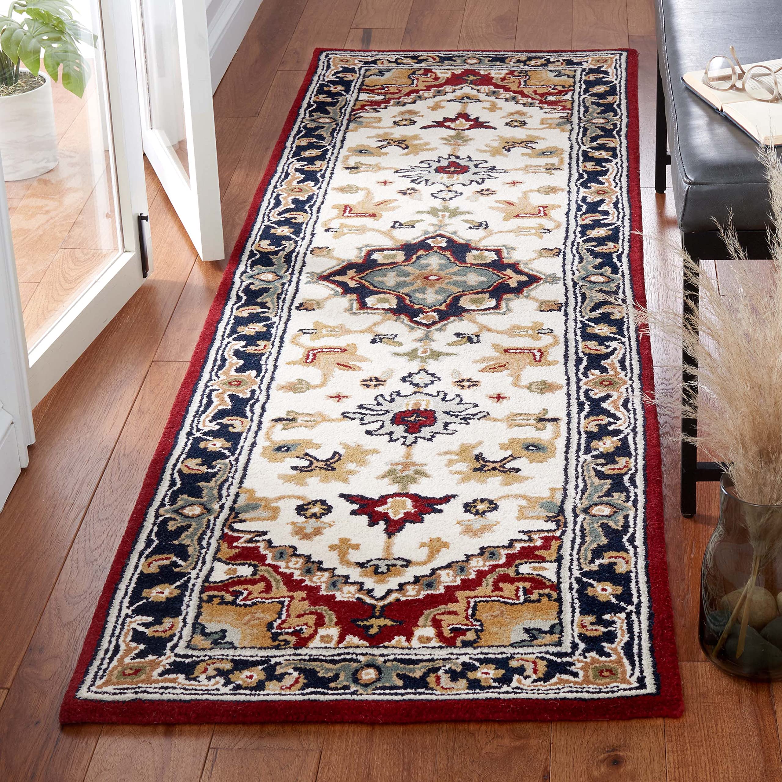 SAFAVIEH Area Rug 8x10 - Heritage Collection - Large - Red, Handmade Wool, Traditional Oriental Medallion Design, Ideal for Living Room, Bedroom, Dining Space (HG625A)