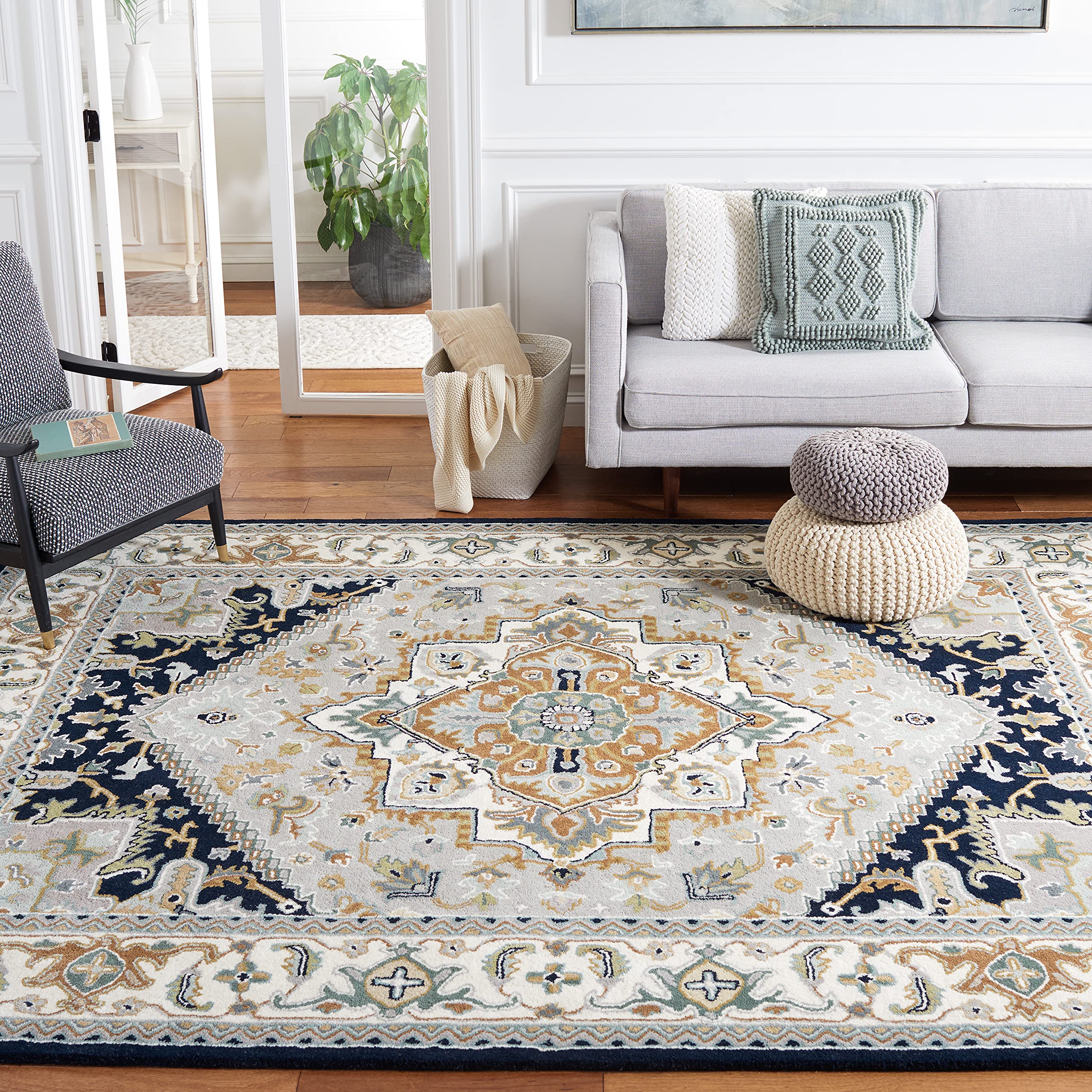 SAFAVIEH Area Rug 8x10 - Heritage Collection - Large - Red, Handmade Wool, Traditional Oriental Medallion Design, Ideal for Living Room, Bedroom, Dining Space (HG625A)