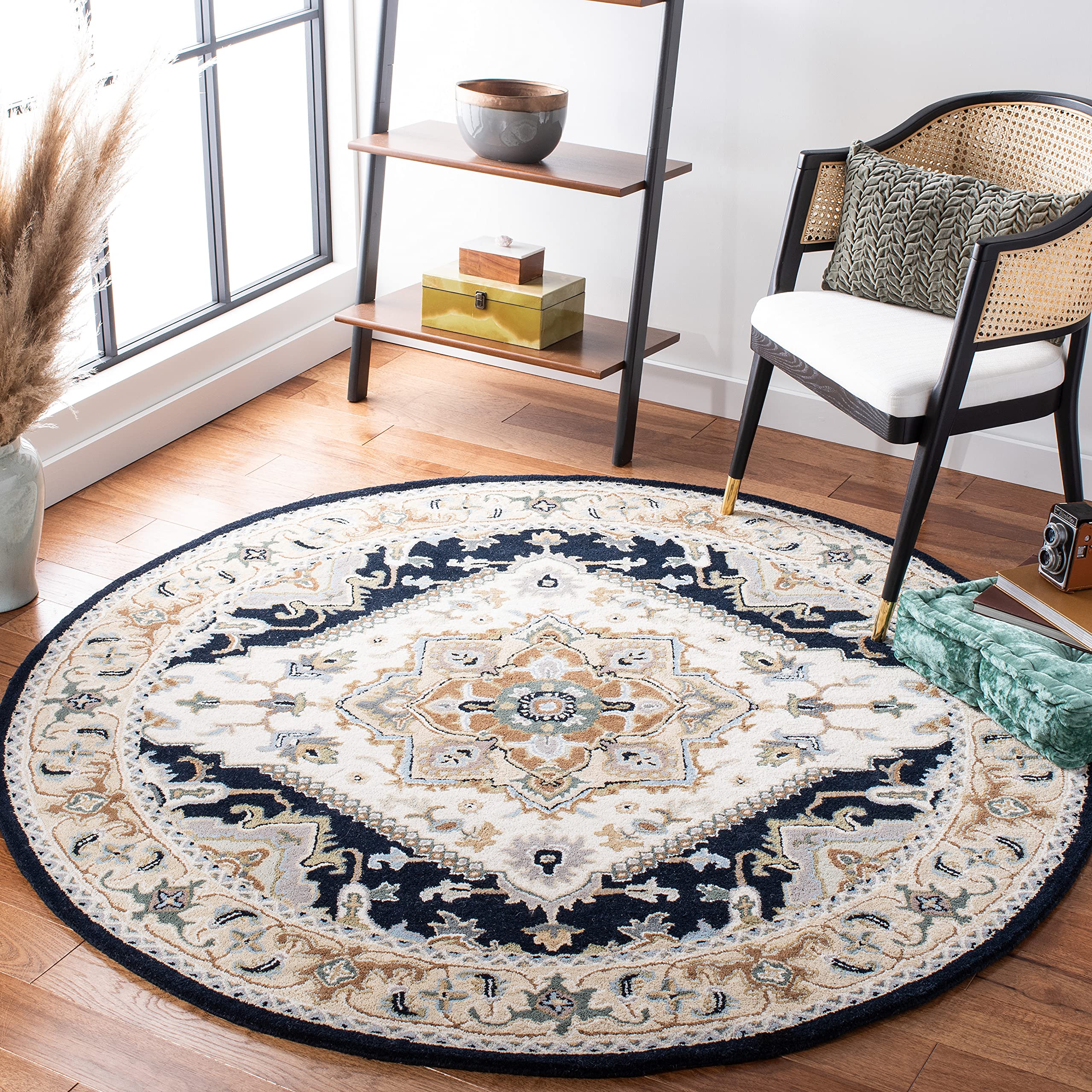SAFAVIEH Area Rug 8x10 - Heritage Collection - Large - Red, Handmade Wool, Traditional Oriental Medallion Design, Ideal for Living Room, Bedroom, Dining Space (HG625A)