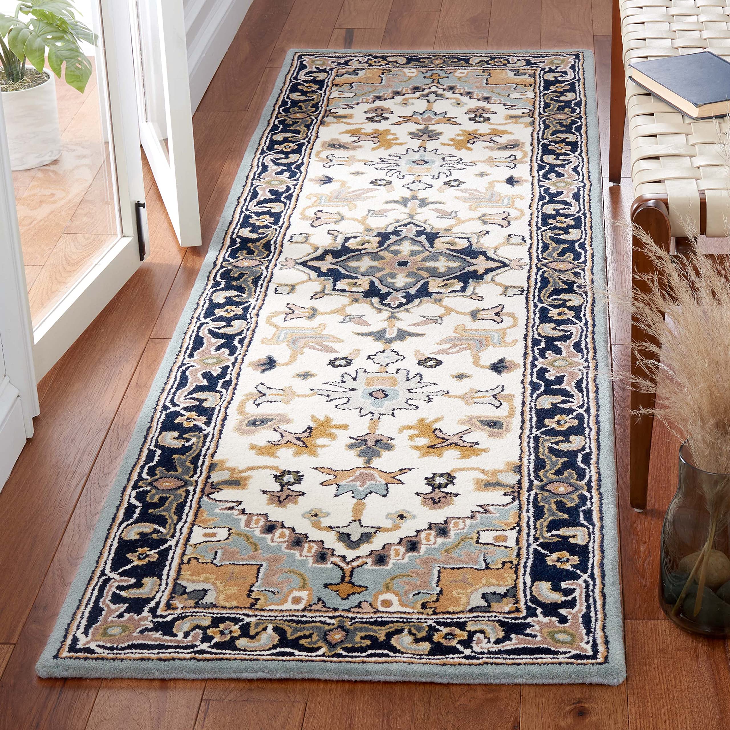 SAFAVIEH Area Rug 8x10 - Heritage Collection - Large - Red, Handmade Wool, Traditional Oriental Medallion Design, Ideal for Living Room, Bedroom, Dining Space (HG625A)