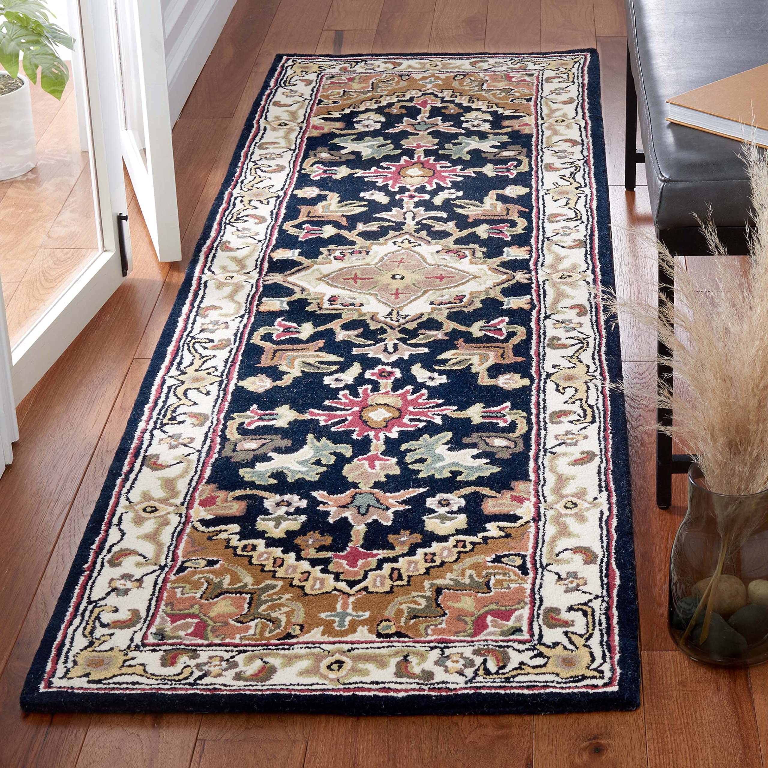 SAFAVIEH Area Rug 8x10 - Heritage Collection - Large - Red, Handmade Wool, Traditional Oriental Medallion Design, Ideal for Living Room, Bedroom, Dining Space (HG625A)