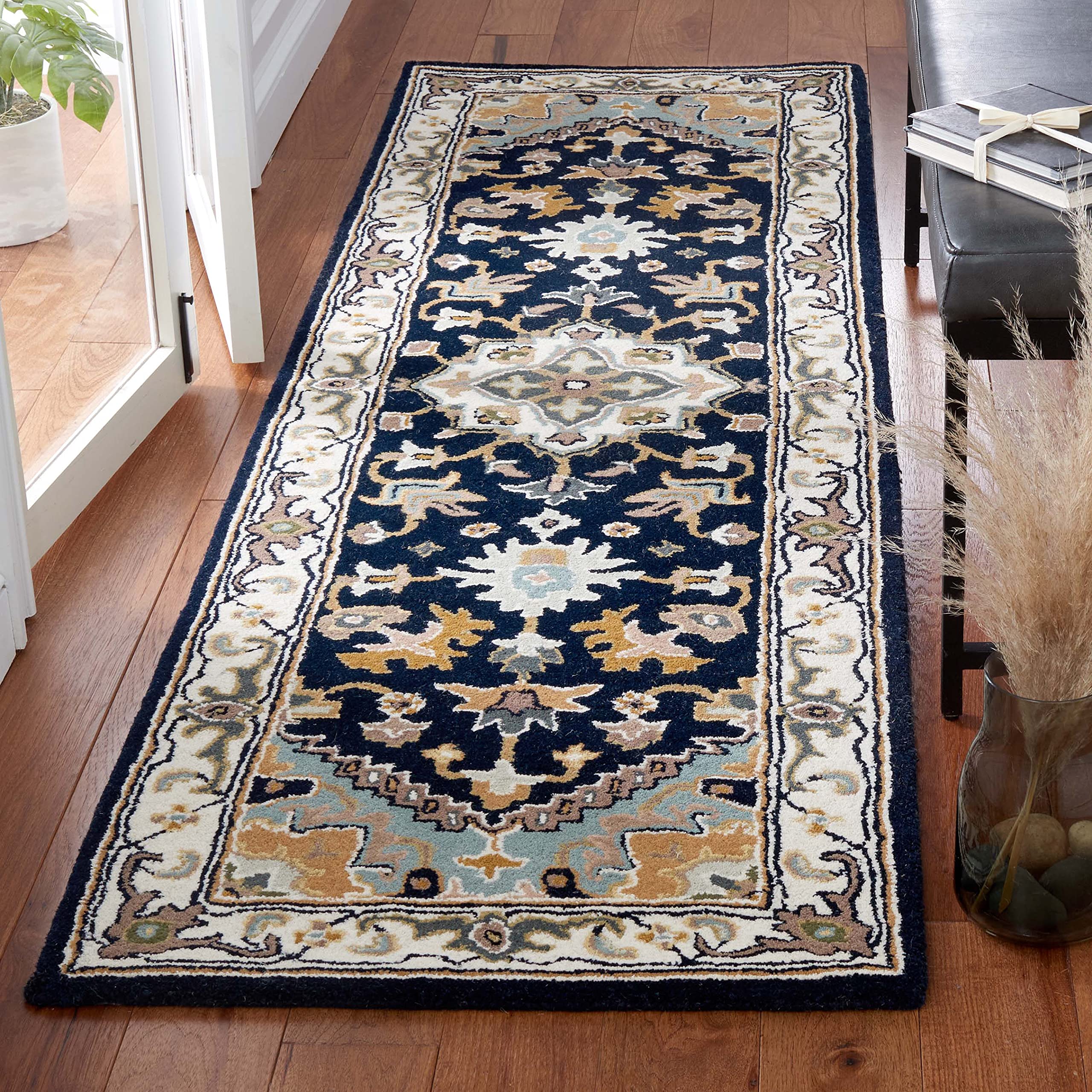 SAFAVIEH Area Rug 8x10 - Heritage Collection - Large - Red, Handmade Wool, Traditional Oriental Medallion Design, Ideal for Living Room, Bedroom, Dining Space (HG625A)